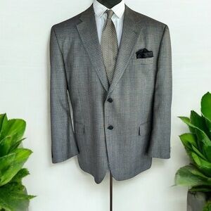 Classic Gray Sport Coat with Notch Lapels and Structured Shoulders